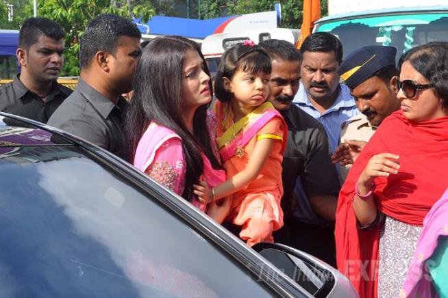 aishwarya rai bachchan, aishwarya rai, aishwarya rai daughter, aishwarya rai daughter aaradhya, aishwarya rai aaradhya, aishwarya rai bachchan daughter, aishwarya rai aaradhya, aaradhya bachchan, aishwarya rai family, aishwarya rai mother, aishwarya rai father, aishwarya rai news, aishwarya rai bachchan news, aishwarya rai films, aishwarya rai movies, aishwarya rai jazbaa, aishwarya rai bachchan jazbaa, jazbaa, jazbaa movie, ऐश्वर्या राय बच्चन, आराध्या बच्चन, ऐश्वर्या राय आराध्या, जज्बा, ऐश्वर्या राय बच्चन सिद्धिविनायक मंदिर, सिद्धिविनायक मंदिर, बॉलीवुड, बॉलीवुड न्यूज़, मनोरंजन