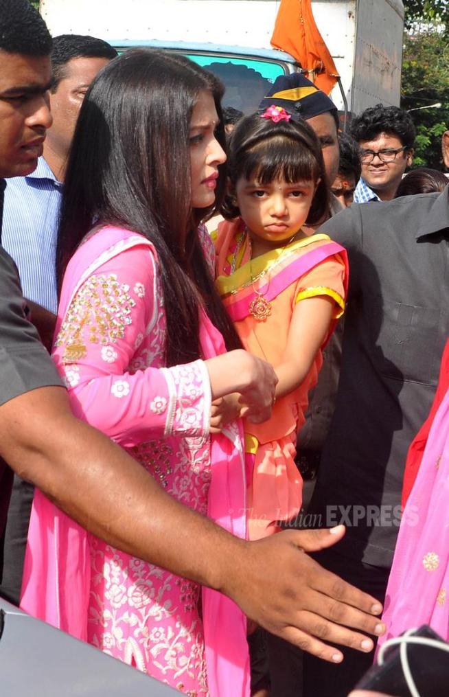 aishwarya rai bachchan, aishwarya rai, aishwarya rai daughter, aishwarya rai daughter aaradhya, aishwarya rai aaradhya, aishwarya rai bachchan daughter, aishwarya rai aaradhya, aaradhya bachchan, aishwarya rai family, aishwarya rai mother, aishwarya rai father, aishwarya rai news, aishwarya rai bachchan news, aishwarya rai films, aishwarya rai movies, aishwarya rai jazbaa, aishwarya rai bachchan jazbaa, jazbaa, jazbaa movie, ऐश्वर्या राय बच्चन, आराध्या बच्चन, ऐश्वर्या राय आराध्या, जज्बा, ऐश्वर्या राय बच्चन सिद्धिविनायक मंदिर, सिद्धिविनायक मंदिर, बॉलीवुड, बॉलीवुड न्यूज़, मनोरंजन
