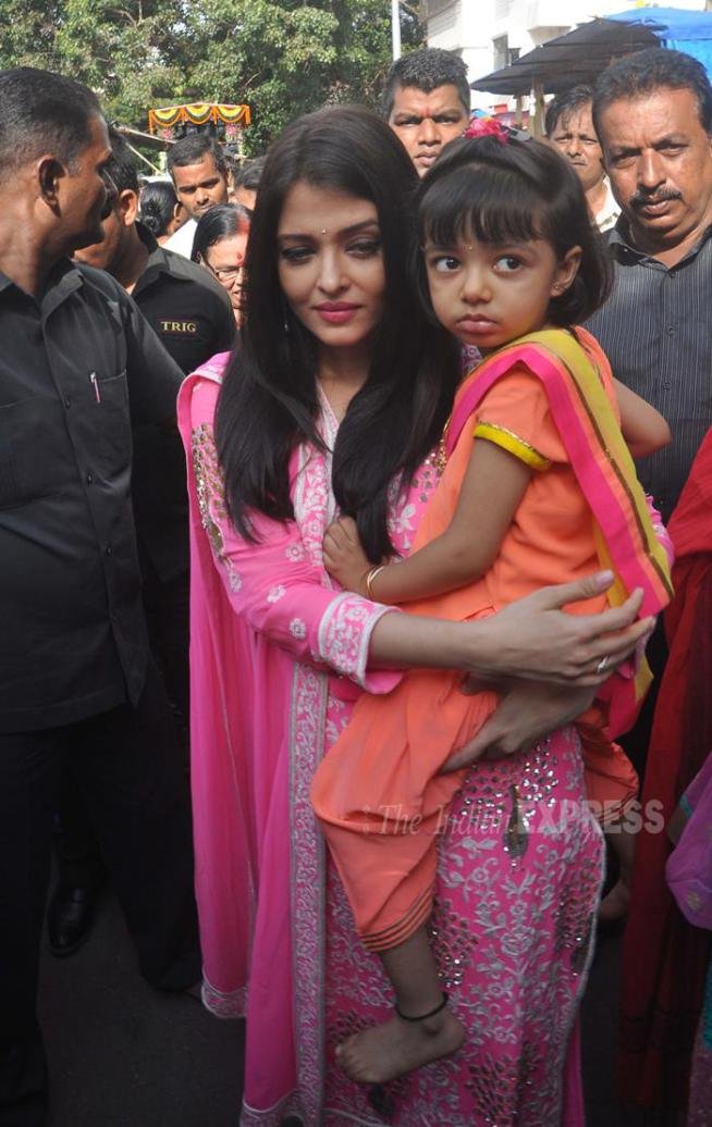 aishwarya rai bachchan, aishwarya rai, aishwarya rai daughter, aishwarya rai daughter aaradhya, aishwarya rai aaradhya, aishwarya rai bachchan daughter, aishwarya rai aaradhya, aaradhya bachchan, aishwarya rai family, aishwarya rai mother, aishwarya rai father, aishwarya rai news, aishwarya rai bachchan news, aishwarya rai films, aishwarya rai movies, aishwarya rai jazbaa, aishwarya rai bachchan jazbaa, jazbaa, jazbaa movie, ऐश्वर्या राय बच्चन, आराध्या बच्चन, ऐश्वर्या राय आराध्या, जज्बा, ऐश्वर्या राय बच्चन सिद्धिविनायक मंदिर, सिद्धिविनायक मंदिर, बॉलीवुड, बॉलीवुड न्यूज़, मनोरंजन