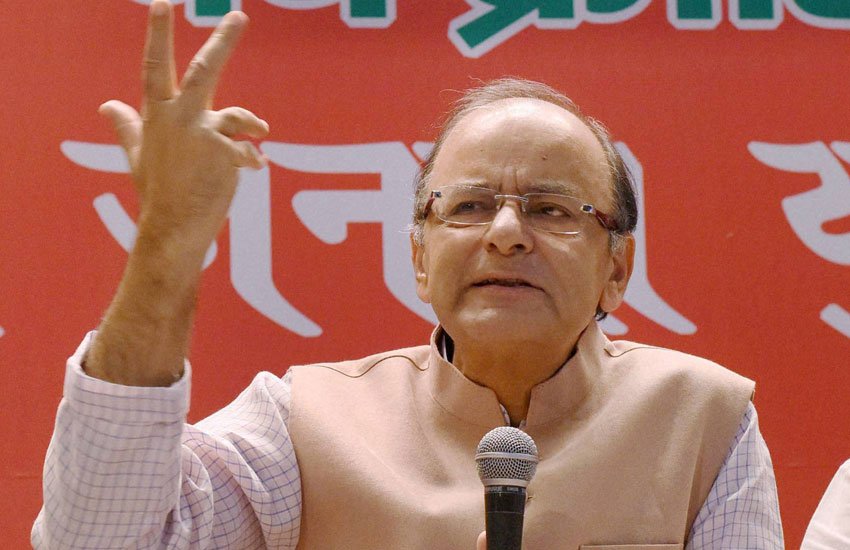 जेटली ने कुमार और राजद प्रमुख लालू प्रसाद पर आरोप लगाया कि उन्होंने पिछले 25 साल में सत्ता में रहने के दौरान दोनों नेता राज्य को विकास के पथ पर आगे बढ़ाने में नाकाम रहे हैं। (पीटीआई फोटो)