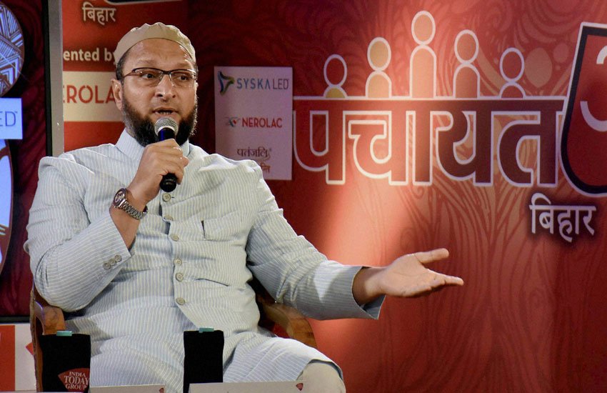 ओवैसी ने जदयू, राजद और कांग्रेस के महागठबंधन पर हमला करते हुए कहा, ‘‘इसके अलावा, वे पूरी तरह अहंकार में डूबे हैं और वे नहीं चाहते कि एआईएमआईएम चुनाव लड़े।’’ (पीटीआई फोटो) ओवैसी ने जदयू, राजद और कांग्रेस के महागठबंधन पर हमला करते हुए कहा, ‘‘इसके अलावा, वे पूरी तरह अहंकार में डूबे हैं और वे नहीं चाहते कि एआईएमआईएम चुनाव लड़े।’’ (पीटीआई फोटो)