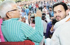 bihar elections 2015, lalu prasad yadav, election commission, tejashwi yadav, bihar polls, bihar assembly elections, lalu son tejashwi yadav, tejashwi yadav lalu son, bihar grand alliance, bihar news, india news, nation news, बिहार चुनाव 2015, बिहार विधानसभा चुनाव, लालू प्रसाद यादव, बिहार पोल, तेजस्वी यादव, बिहार