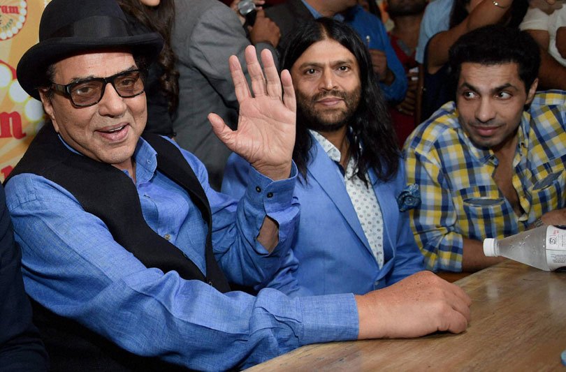 dharmendra, dharmendra restaurant, dharam garam, dharmendra themed restaurant, dharam garam dhaba, dharmendra restaurant delhi, dharam garam dhaba te theka, dharmendra delhi restaurant, dharmendra movie posters, dharmendra dialogues, dharamendra movies, entertainment news, धर्मेंद्र, गरम धरम, ढाबा ते ठेका, बॉलीवुड, बॉलीवुड न्यूज़, मनोरंजन