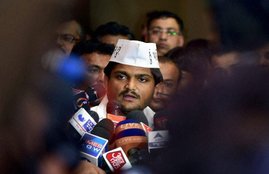 हार्दिक पटेल, पटेल आरक्षण, मोबाइल इंटरनेट सेवा, गुजरात, Hardik Patel, patel reservation, Patel Agitation, Gujrat, Internet Mobile Service, Hardik Patel Arrest