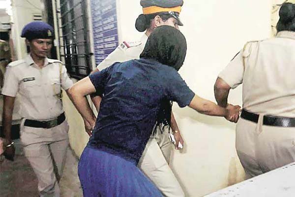 पुलिस ने खन्ना, इंद्राणी और ड्राइवर पर मिखाइल बोरा को जान से मारने की कोशिश (दफा 307) के अलावा जहर प्रयोग करने (दफा 328) जैसे नए आरोप लगाए।(एक्सप्रेस फोटो)