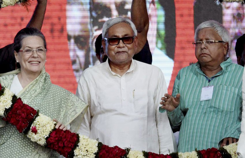 जदयू-राजद-कांग्रेस महागठबंधन में आगामी बिहार विधानसभा चुनाव के मद्देनजर सीटों को लेकर गहन विचार-विमर्श जारी है। (पीटीआई फाइल फोटो)