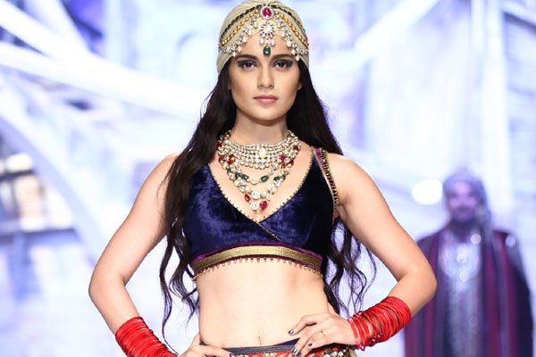 Kangana Ranaut, Royal Bungalow, New House, Royal Bungalow, 30th Birthday, Kangana Ranaut Home, Kangana Ranaut Khar House, Bollywood news in Hindi, Entertainment news in HIndi