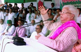 Lalu Prasad, Lalu Prasad FIR, Bihar Polls, FIR Lalu Prasad, Election Rally, lalu casteist remarks, lalu elections rally, Election Commission, hindi news, news in hindi, लालू प्रसाद, जातिगत टिप्पणी, एफआईआर, चुनाव आयोग, बिहार चुनाव
