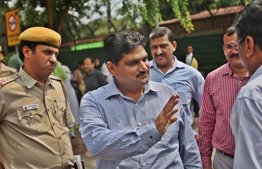 (फाइल फोटो) दिल्ली हाईकोर्ट में भ्रष्टाचार निरोधी शाखा (एसीबी) के प्रमुख एमके मीणा। (Source: Express photo by Oinam Anand)