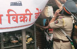 किसी का गला पकड़ कर नहीं मनवा सकते प्रतिबंध: सुप्रीम कोर्ट