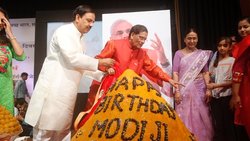 गणपति के बाद अब PM मोदी को लगा 365 किलो ग्राम के लड्डू का भोग