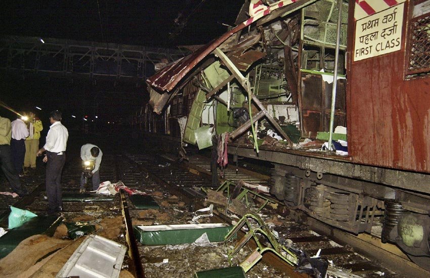 Mumbai Blasts, Mumbai Blasts 7/11, 2006 Mumbai Blasts, Mumbai Train Blast, Local Train Blast, Mumbai Blast 2006