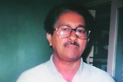 एक मुसलमान का रामायण पर लिखना उन्हें रास नहीं आया