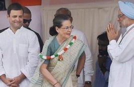 kisan mazdoor samman rally, sonia gandhi, rahul gandhi, sonia gandhi kisan rally, land bill, sonia land bill, congress, land bill, narendra modi, sonai gandhi farmers, ramlila maidan, farmer protest, politics news, nation news, india new