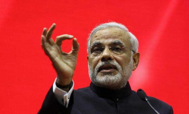 रघुमुनि ने कहा कि प्रधानमंत्री तमाम धर्मों के आयोजनों में जा कर शिरकत करते हैं लेकिन हिन्दुओं के इतने बड़े उत्सव कुंभ मेले में वे उपस्थित नहीं हुए। 