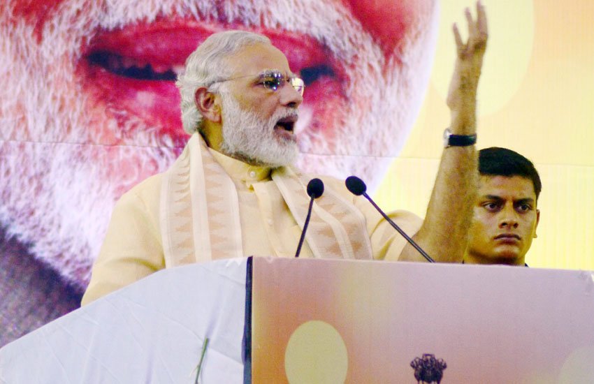 प्रधानमंत्री के उद्घाटन समारोह में व्यस्त रहने के कारण बीएचयू के सर सुंदरलाल अस्पताल में लीवर की मरीज मां-बेटी को भर्ती करने से इनकार कर दिया गया।(पीटीआई फोटो)