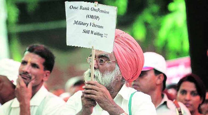 ओआरओपी: पूर्व सैनिकों ने खत्म की भूख हड़ताल, लेकिन जारी रहेगा आंदोलन