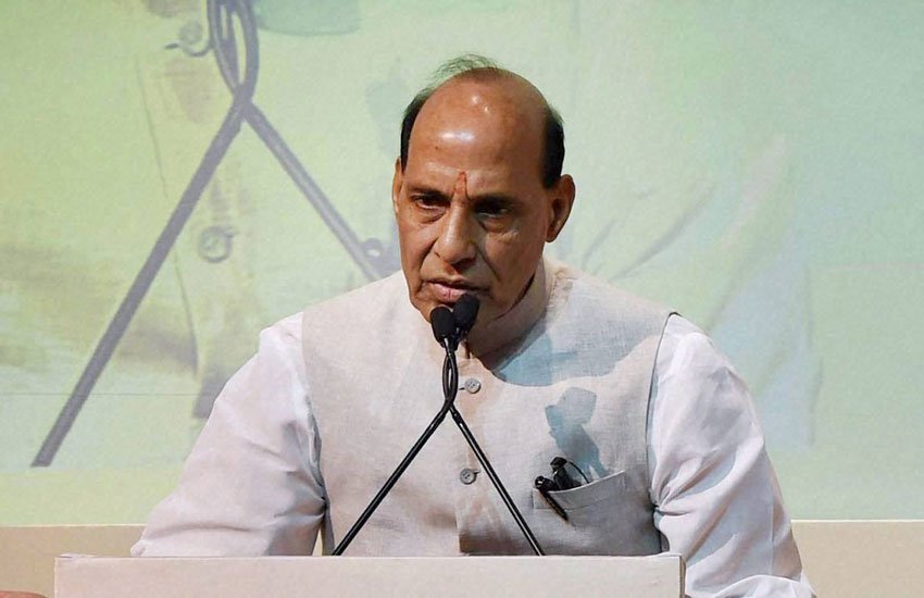 केंद्रीय गृह मंत्री राजनाथ सिंह ने पाकिस्तान पर आतंकवाद के जरिए भारत के खिलाफ छद्मयुद्ध छेड़ने का आरोप लगाया है।(पीटीआई फोटो)