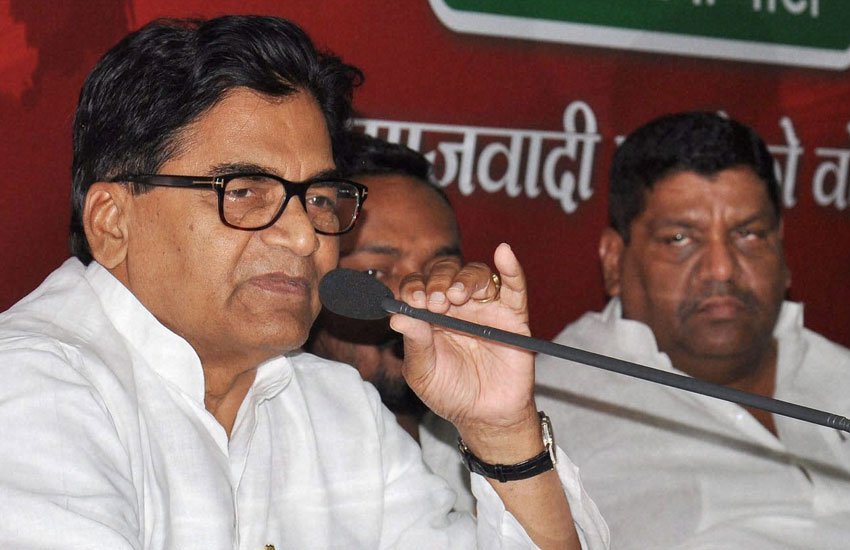 समाजवादी पार्टी के महासचिव रामगोपाल यादव बिहार चुनाव के सिलसिले में लखनऊ में एक प्रेस वार्ता को संबोधित करते हुए। (पीटीआई फोटो)