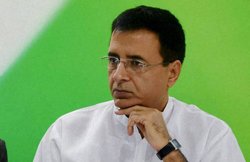 मोदी के ‘हवाबाज’ बयान पर भड़की कांग्रेस, कहा जनता करेगी ‘दगाबाज’ का निर्णय