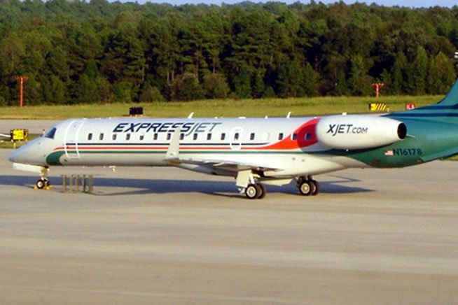 शराब, मुस्लिम, मुस्लिम विमान परिचारिका, Alcohol, Muslim, Flight Attendant, Suspended, Suspend, Refuse, Refusing, Serve, Airline, Expressjet Airline, America, Religious, Religion