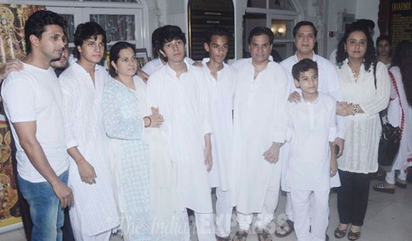 aadesh shrivastava, aadesh shrivastava family, aadesh shrivastava prayer meet pics, aadesh shrivastava family pictures, aadesh srivastava condolence, aadesh shrivastava kids, aadesh shrivastava kids pics, aadesh srivastava condolence pictures, aadesh srivastava condolence picture, aadesh shrivastava amitabh bachchan, amitabh bachchan on aadesh srivastava, amitabh bachchan on aadesh shrivastava, latest photos of amitabh bachchan, bollywood news, latest bollywood news, entertainment news, आदेश श्रीवास्तव, आदेश श्रीवास्तव निधन, अमिताभ बच्चन, ऐश्वर्या राय बच्चन, माधुरी दीक्षित, जूही चावला, जैकी श्रॉफ, जीतेंद्र, बॉलीवुड, मनोरंजन