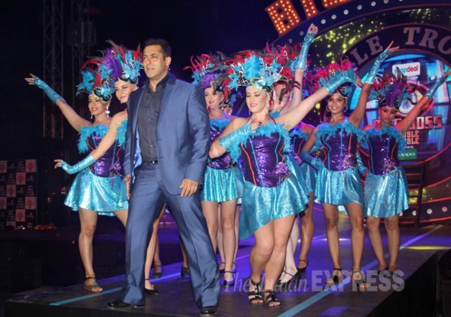 salman khan, bigg boss 9, salman khan bigg boss 9, bigg boss nau, salman khan bigg boss new photos, salman khan bigg boss 9 launch, सलमान खान, बिग बॉस 9, सलमान खान बिग बॉस 9, बिग बॉस 9 लॉन्च, टीवी शो बिग बॉस, बॉलीवुड, बॉलीवुड न्यूज़, मनोरंजन