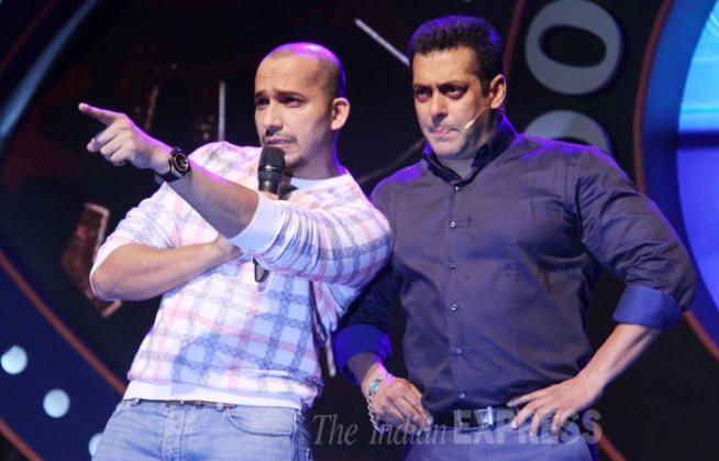 salman khan, bigg boss 9, salman khan bigg boss 9, bigg boss nau, salman khan bigg boss new photos, salman khan bigg boss 9 launch, सलमान खान, बिग बॉस 9, सलमान खान बिग बॉस 9, बिग बॉस 9 लॉन्च, टीवी शो बिग बॉस, बॉलीवुड, बॉलीवुड न्यूज़, मनोरंजन