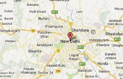 दिल्ली: मंदिर तोड़ने के विरोध में मचा बवाल, बसों में तोड़-फोड़