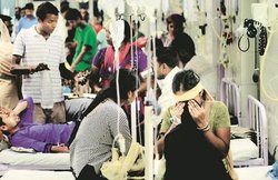 डेंगू के बढ़ते मामलों के कारण सरकारी अस्पतालों में बिस्तरों की कमी