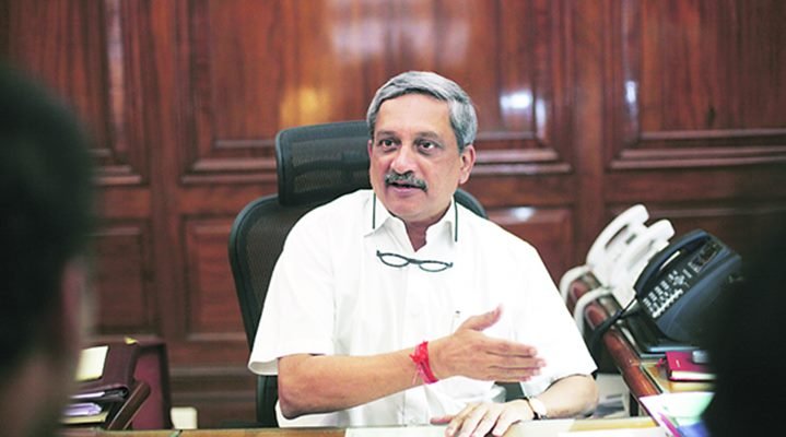 रक्षा मंत्री मनोहर पर्रीकर ने ऐलान किया सरकार ने ओआरओपी लागू करने का फैसला किया है जिसके तहत हर पांच साल पर पेंशन में संशोधन किया जाएगा। 