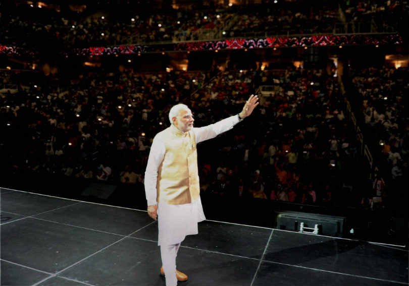 विज्ञान एवं अंतरिक्ष के क्षेत्र में भारत के विकास का जिक्र करते हुए प्रधानमंत्री ने कहा, ‘‘पहले हम उपनिषद की बात करते थे, तो लोगों को समझ नहीं आता था। लेकिन अब हम उपनिषद से उपग्रह की बात कर रहे हैं।<br/><br/>मार्स मिशन (मंगल मिशन) इसका उदाहरण है जिसे हमने पहले प्रयास में ही पूरा किया जबकि अन्य देशों को कई प्रयास करने पड़े। (फोटो-पीटीआई)