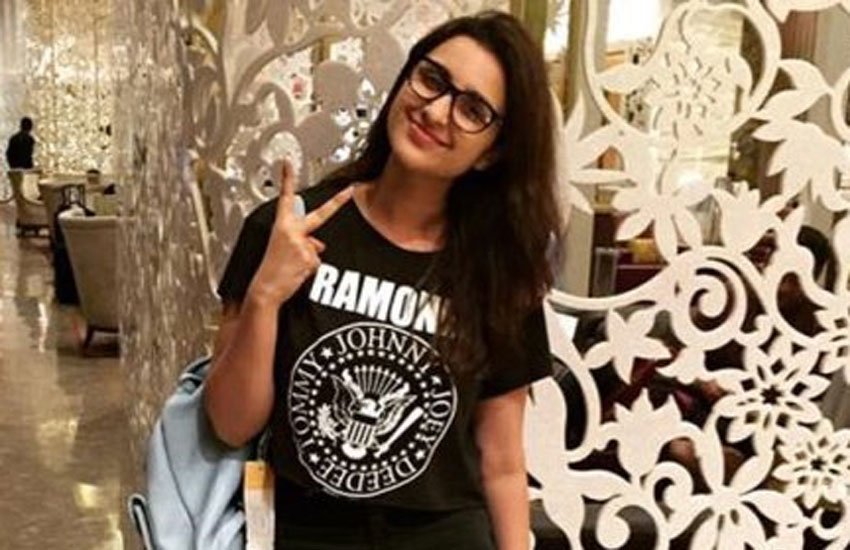 परिणीति चोपड़ा, परिणीति चोपड़ा शर्ट, इंस्टाग्राम, जकार्ता, बॉलीवुड, बॉलीवुड न्यूज़, मनोरंजन, Parineeti Chopra, Shopping, Shirts, 10 lakhs, Jakarta, photo, bollywood, Entertainment News