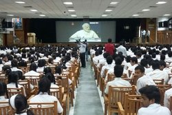 PM नरेंद्र मोदी ने ली बच्चों संग माता-पिता की क्लास, कहा: ‘मासूमों पर अपनी इच्छाएं न थोपे’