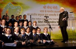 मोदी ने ली धर्मनिरपेक्षता पर चुटकी, कहा: भारत में संस्कृत में श्लोक पढ़ा जाता तो सवाल खड़ा हो जाता