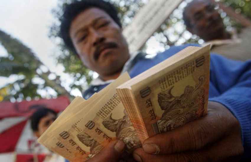 डॉलर के मुकाबले रुपया 19 पैसे मजबूती के साथ खुला