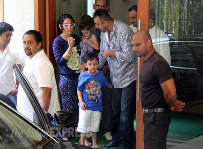 sanjay dutt, sanjay dutt pics, maanyata dutt, Iqra dutt, Shahraan dutt, sanjay dutt pics, sanjay, sanjay dutt leaves for jail, sanjay pics, sanjay dutt maanyata dutt, entertainment news