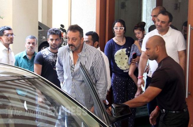 sanjay dutt jail, sanjay dutt pics, maanyata dutt, Iqra dutt, Shahraan dutt, sanjay dutt pics, sanjay, sanjay dutt leaves for jail, sanjay pics, sanjay dutt maanyata dutt,