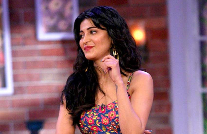 माइक्रो-ब्लॉगिंग वेबसाइट ट्विटर पर 'वेलकम बैक' की अभिनेत्री श्रुति हासन के फॉलोअर्स की संख्या 30 लाख हो गई है।