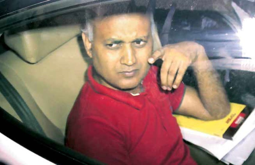 somnath bharti, somnath bharti surrenders, somnath bharti delhi police, somnath bharti supreme court, delhi news, india news, सोमनाथ भारती, दिल्‍ली पुलिस, सोमनाथ भारती गिरफ्तार, द्वारका कोर्ट, पूर्व कानून मंत्री सोमनाथ भारती