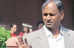 भाजपा सांसद उदित राज ने की नजीब जंग को हटाने की मांग