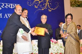 rajasthan, Tourism department of Rajasthan,Krishnendra Kaur, Pranab Mukherjee, National Tourism Award, पर्यटन पुरस्कार, कृष्णेंद्र कौर, प्रणब मुखर्जी