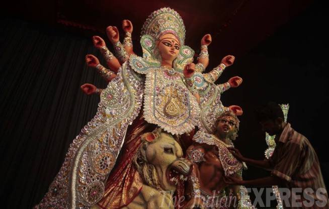 राष्ट्रीय राजधानी के मिंटो रोड में दूर्गा पूजा महोत्सव। (स्रोत-एक्सप्रेस फोटो अमित मेहरा)