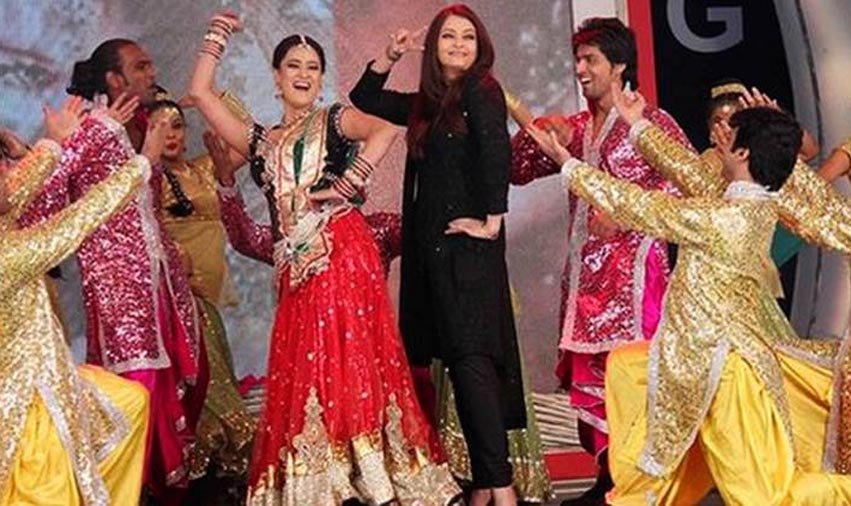 aishwarya rai, aishwarya rai bachchan, aishwarya rai dances, aishwarya rai performance, aishwarya rai bachchan stage performance, aishwarya rai isl, aishwarya rai isl opener, Bollywood, Entertainment News, ऐश्वर्या राय, इंडियन सुपर लीग, आईएसएल, अभिषेक बच्चन, बॉलीवुड, बॉलीवुड न्यूज़, मनोरंजन