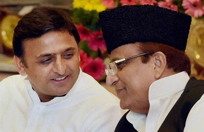उप्र में आठ मंत्री बर्खास्त, अखिलेश ने नौ अन्य के विभाग छीने