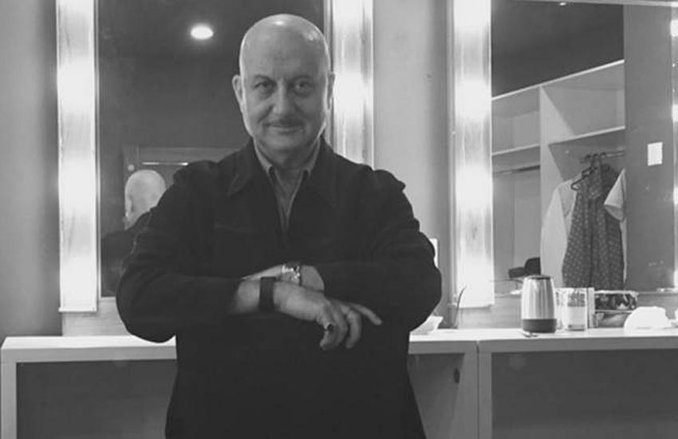 अनुपम खेर ने शुरू की धौनी की Biopic फिल्म की शूटिंग