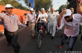arvind kejriwal, kejriwal, car free day, delhi car free day, arvind kejriwal latest news, arvind kejriwal news in hindi, arvind kejriwal photos, car free day photos, car free day delhi, carfree, car free, car free delhi, carfree delhi, manish sisodia, sisodia, aap, aam aadmi party, delhi news, अरविंद केजरीवाल, कार फ्री डे, केजरीवाल फोटो, आप, आम आदमी पार्टी, दिल्ली