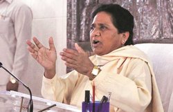 घोटाले से जुड़े सवालों से मुंह चुराती दिखीं मायावती