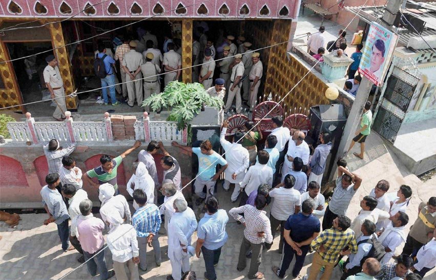 dalit, dalit killing, faridabad, faridabad latest news, dalit killing Photos, news in hindi, hindi news, sunperh, dalit home on fire, dalit family fire, ballabhgarh, haryana, haryana news, dalit family, india news, दलित, दलित हत्या, फरीदाबाद, राजनाथ सिंह