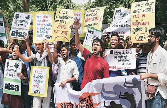 एफटीआइआइ हड़ताल खत्म, दस फिल्मकारों ने लौटाए पुरस्कार